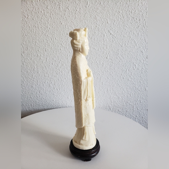 Vintage Detailed Ivorine Resin Faux Bone Female Chinese Empress Statue  - Picture 12 of 12